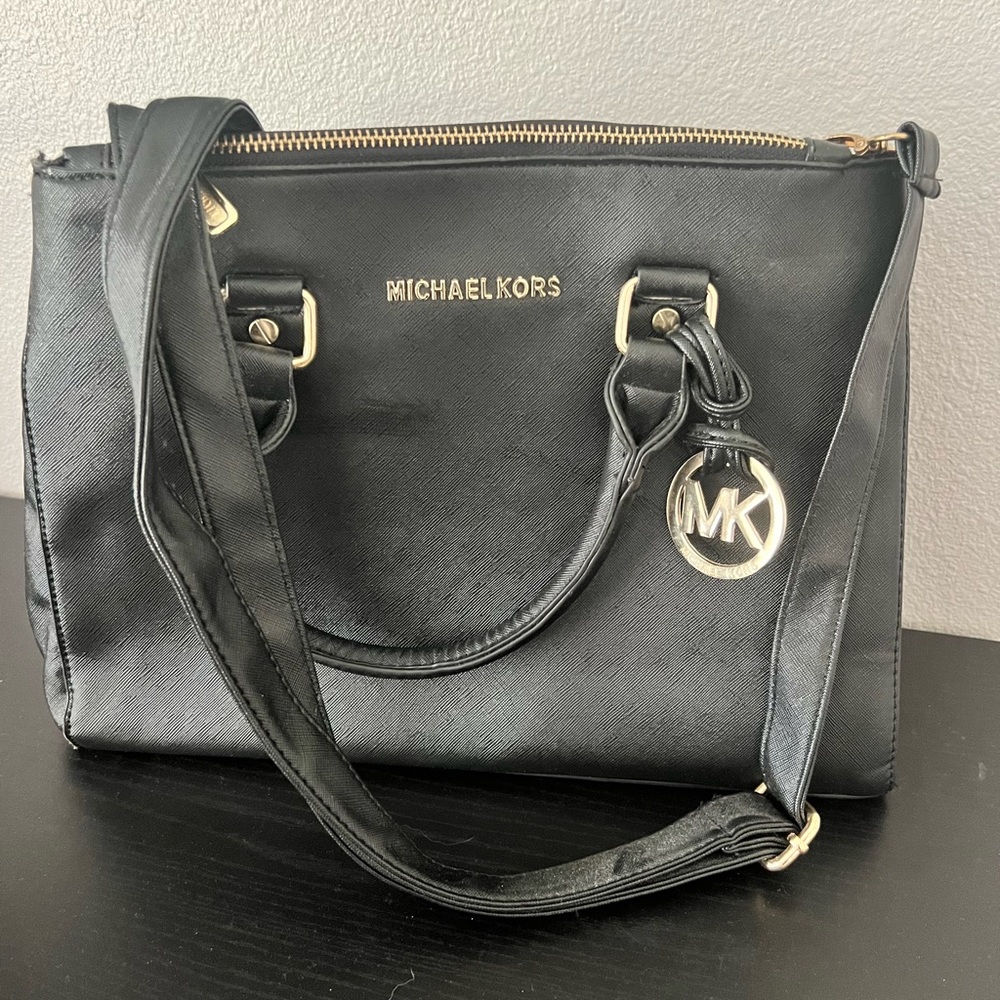 Michael Kors - Black Purse with gold accents